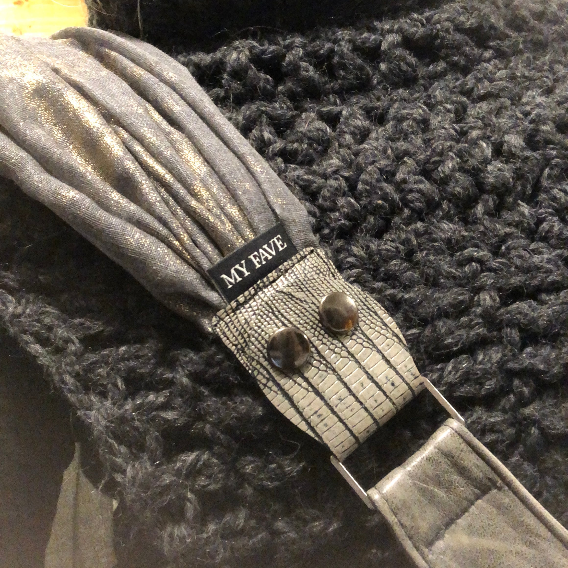 Scarf Edition - Gold Charcoal