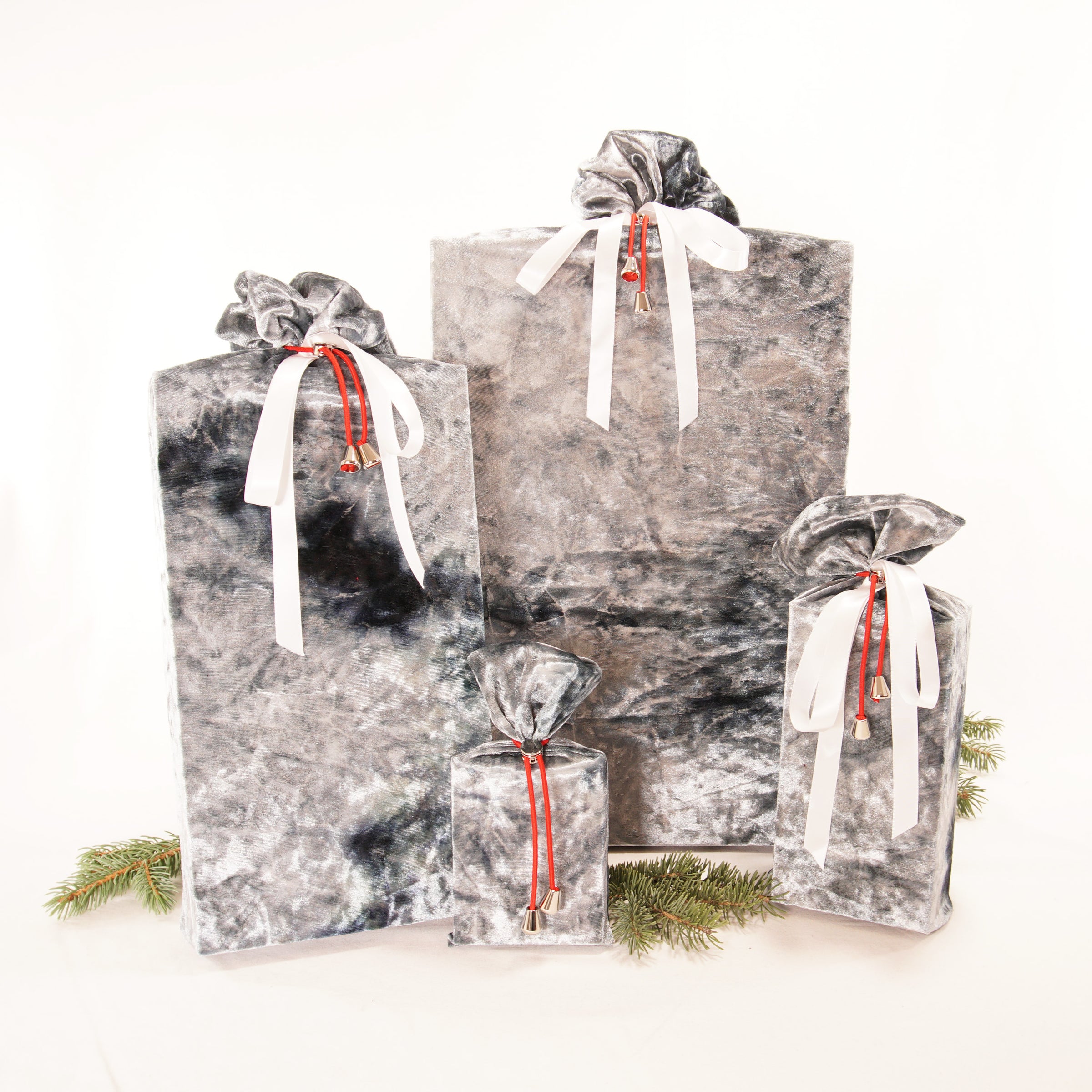 Set of 8 Stretchy Gift Bags - Crushed Silver